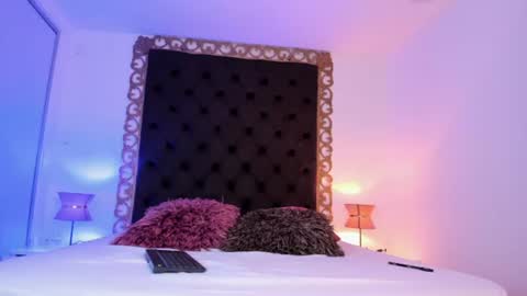 Snapshot of anahia_sexygirl chatting on August 3, 8:12 pm Anahia online show from August 3, 8:12 pm