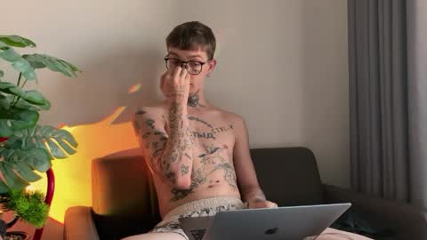 simon online show from April 5, 11:35 pm