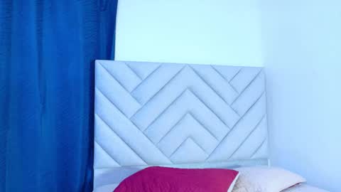 Snapshot of anaisdream_ chatting on February 5, 10:53 am anaisdream_ online show from February 5, 10:53 am