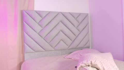 Snapshot of anaisdream_ chatting on February 20, 6:10 am anaisdream_ online show from February 20, 6:10 am