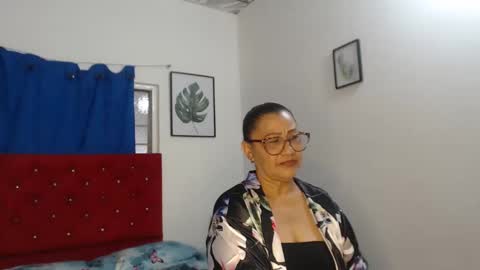 Snapshot of anaiss_hornyz chatting on October 27, 8:35 pm Libby online show from October 27, 8:35 pm