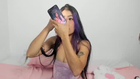 Snapshot of analia_collins chatting on May 13, 12:08 am Ana online show from May 13, 12:08 am