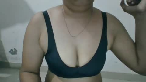 Snapshot of anamikaa_love chatting on May 22, 6:13 pm Anamika online show from May 22, 6:13 pm