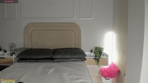 anamonroee online show from October 13, 7:36 pm