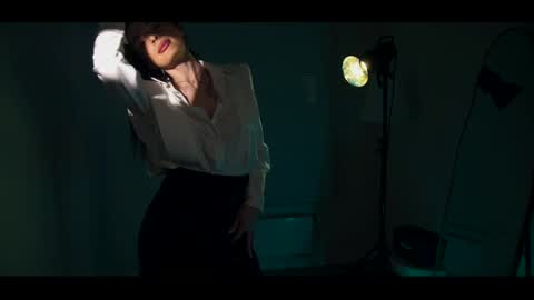 Ana online show from April 8, 8:42 pm