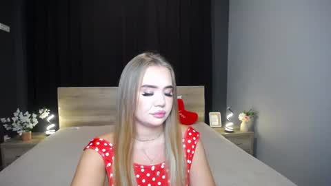 Snapshot of anastacyyellig chatting on July 6, 8:11 pm anastacyyellig online show from July 6, 8:11 pm