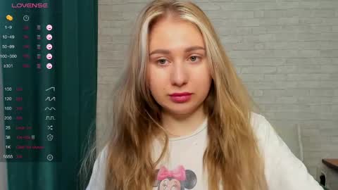 Snapshot of anastasia_gold1 chatting on June 9, 2:01 am anna online show from June 9, 2:01 am