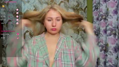 Snapshot of anastasia_gold1 chatting on August 8, 2:47 am anna online show from August 8, 2:47 am
