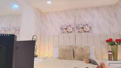 Mia online show from May 14, 12:01 pm