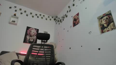 Snapshot of anastasia_tuya chatting on April 26, 11:02 pm anastasia online show from April 26, 11:02 pm