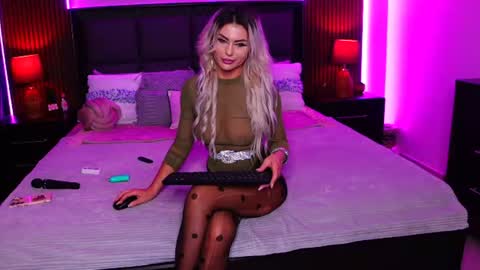 anaysobsessionxo online show from June 12, 1:26 am