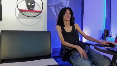 anddy_hugecock online show from May 11, 7:44 pm