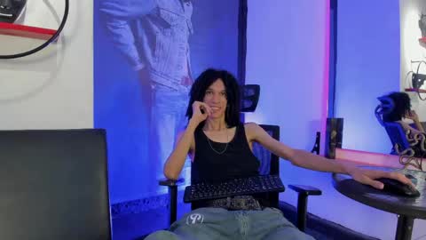 anddy_hugecock online show from May 18, 7:20 pm