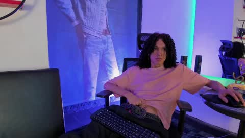 anddy_hugecock online show from May 21, 1:40 pm