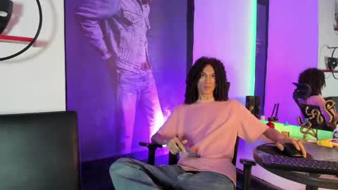 anddy_hugecock online show from May 27, 12:35 pm