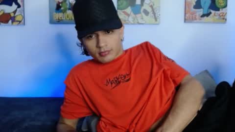 Snapshot of andersonz98 chatting on February 2, 4:26 am andersonZ98 online show from February 2, 4:26 am