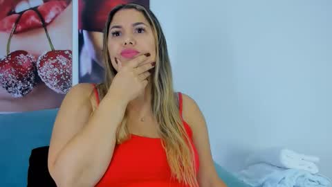 Snapshot of andhrea_vale chatting on November 7, 11:43 am Andrea online show from November 7, 11:43 am