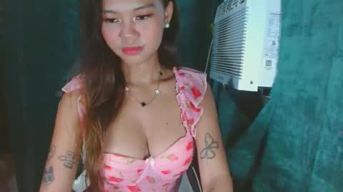 Snapshot of andiaprecious_ chatting on April 9, 5:51 am andiaprecious_ online show from April 9, 5:51 am