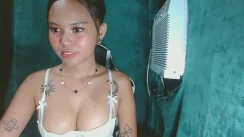 Snapshot of andiaprecious_ chatting on April 16, 1:56 pm andiaprecious_ online show from April 16, 1:56 pm