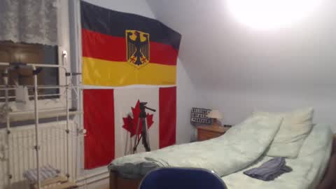 Snapshot of andre124231 chatting on December 12, 5:15 pm Andre online show from December 12, 5:15 pm