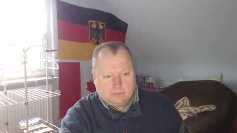 Snapshot of andre124231 chatting on December 13, 9:35 am Andre online show from December 13, 9:35 am