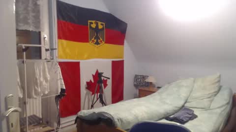 Snapshot of andre124231 chatting on December 16, 8:37 pm Andre online show from December 16, 8:37 pm