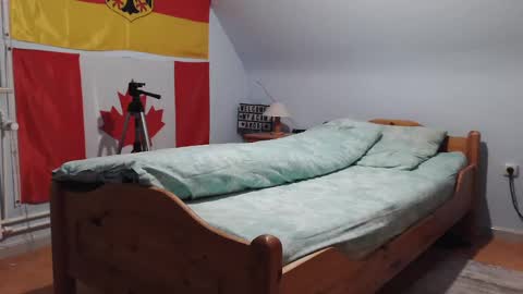 Snapshot of andre124231 chatting on December 18, 8:14 pm Andre online show from December 18, 8:14 pm