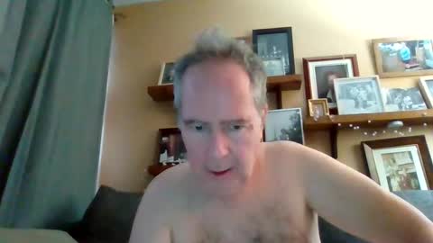 Snapshot of andre6045 chatting on January 12, 8:14 pm andre6045 online show from January 12, 8:14 pm