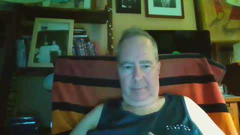 Snapshot of andre6045 chatting on February 9, 1:09 am andre6045 online show from February 9, 1:09 am