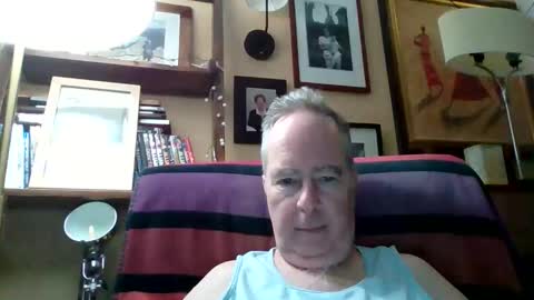 Snapshot of andre6045 chatting on February 26, 12:42 am andre6045 online show from February 26, 12:42 am