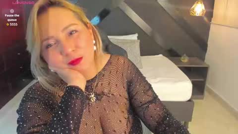 Snapshot of andre_soto_ chatting on February 7, 2:26 am A N D R E online show from February 7, 2:26 am