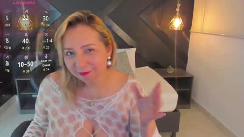 Snapshot of andre_soto_ chatting on February 12, 1:33 am A N D R E online show from February 12, 1:33 am