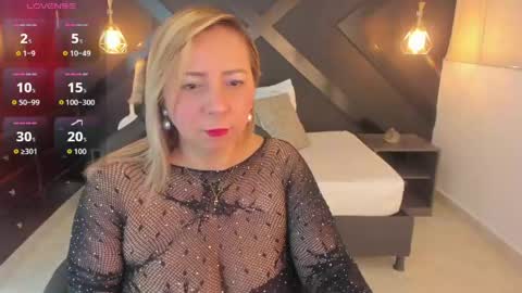 Snapshot of andre_soto_ chatting on April 12, 1:54 am A N D R E online show from April 12, 1:54 am
