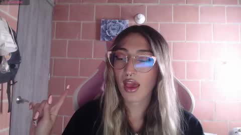 Snapshot of andrea_camila chatting on February 3, 2:22 pm Andrea online show from February 3, 2:22 pm