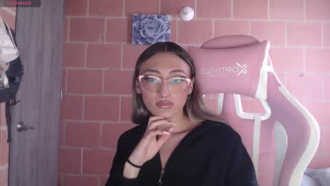 Snapshot of andrea_camila chatting on February 4, 4:13 pm Andrea online show from February 4, 4:13 pm