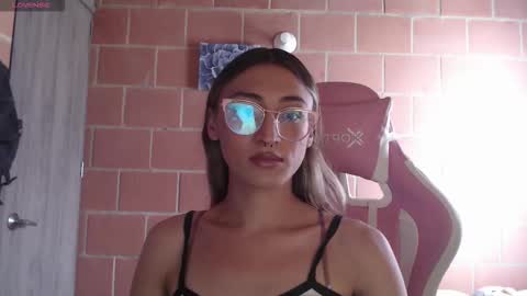 Snapshot of andrea_camila chatting on February 10, 5:39 pm Andrea online show from February 10, 5:39 pm