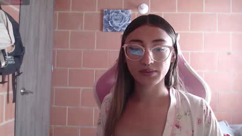 Snapshot of andrea_camila chatting on February 12, 2:01 pm Andrea online show from February 12, 2:01 pm