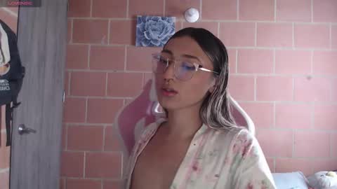 Snapshot of andrea_camila chatting on February 15, 3:31 pm Andrea online show from February 15, 3:31 pm