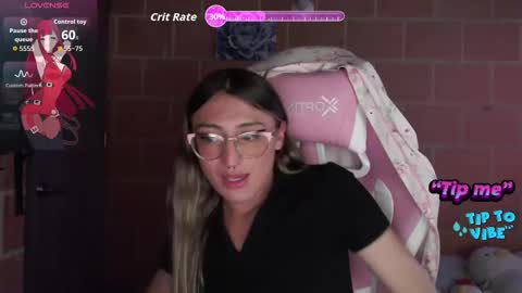 Snapshot of andrea_camila chatting on February 17, 9:54 pm Andrea online show from February 17, 9:54 pm