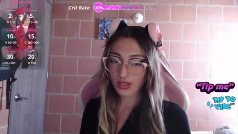 Snapshot of andrea_camila chatting on February 18, 7:21 pm Andrea online show from February 18, 7:21 pm