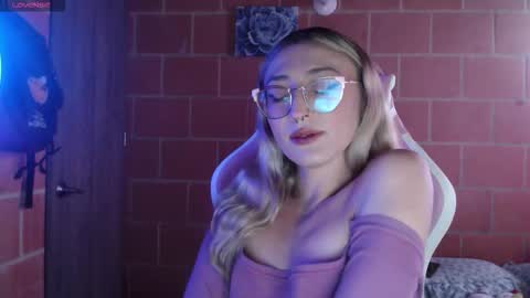 Snapshot of andrea_camila chatting on March 26, 5:51 pm Andrea online show from March 26, 5:51 pm