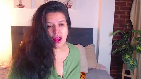 Snapshot of andrea_secret_ chatting on March 28, 1:54 pm ANDREA online show from March 28, 1:54 pm