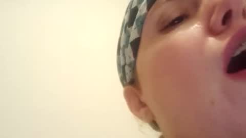 Snapshot of andreamartinssean2018 chatting on May 22, 6:24 pm andreamartinssean2018 online show from May 22, 6:24 pm