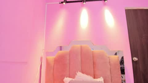 A n d r  e a S w e e t  online show from February 10, 7:40 pm