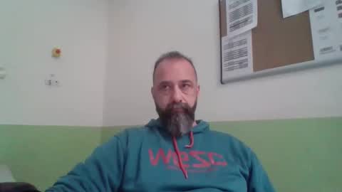 Snapshot of andrecool979 chatting on April 1, 9:43 am Andre online show from April 1, 9:43 am