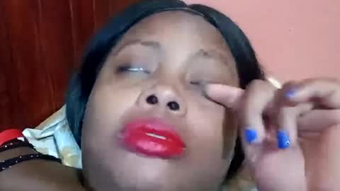 Snapshot of andreita_naughty chatting on June 18, 5:06 pm Andrea online show from June 18, 5:06 pm