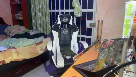 Snapshot of andrelabuda9 chatting on October 19, 7:53 am Andre Labuda online show from October 19, 7:53 am