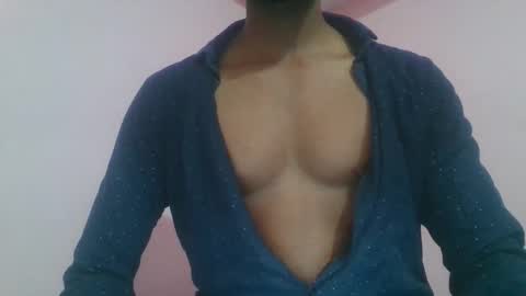 Snapshot of andres01_ chatting on March 21, 3:15 pm andres01_ online show from March 21, 3:15 pm