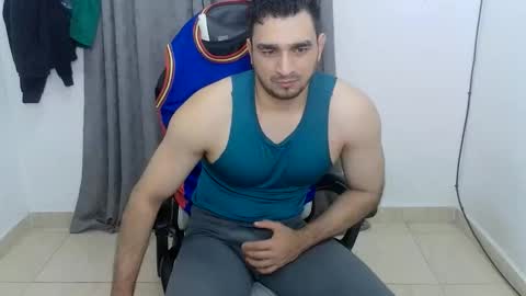 Snapshot of andres180950734 chatting on June 3, 11:32 pm andres180950734 online show from June 3, 11:32 pm