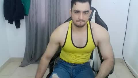 Snapshot of andres180950734 chatting on June 5, 1:17 pm andres180950734 online show from June 5, 1:17 pm